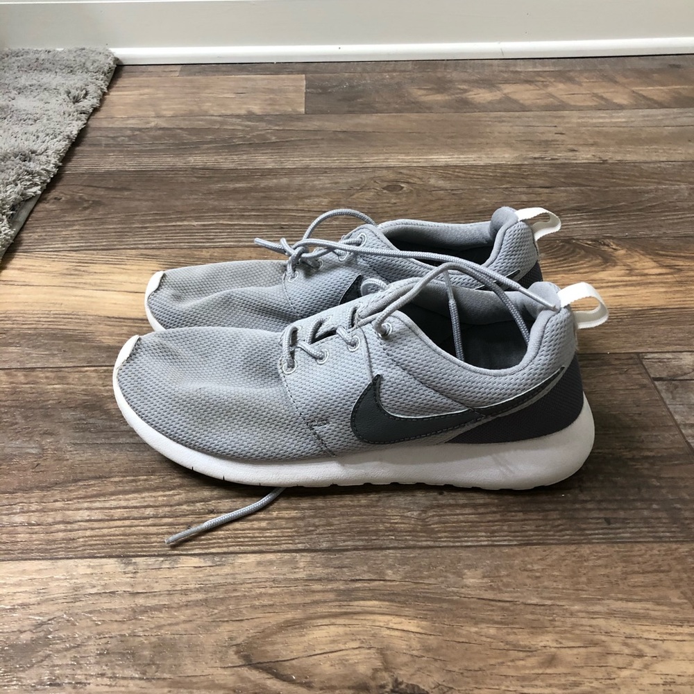 Nike roshe shoes